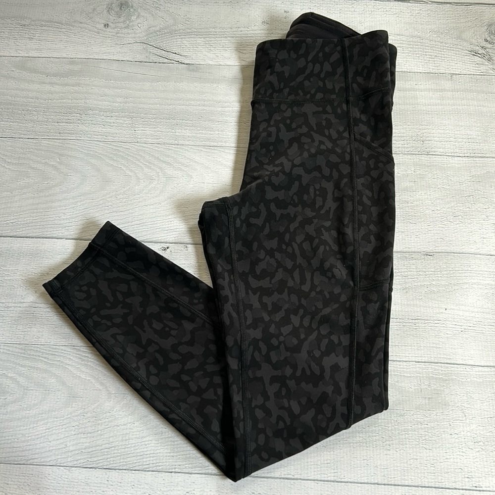 Lululemon Invigorate High-Rise‎ Tight 25” sz 8 Formation Camo Deep Coal Multi